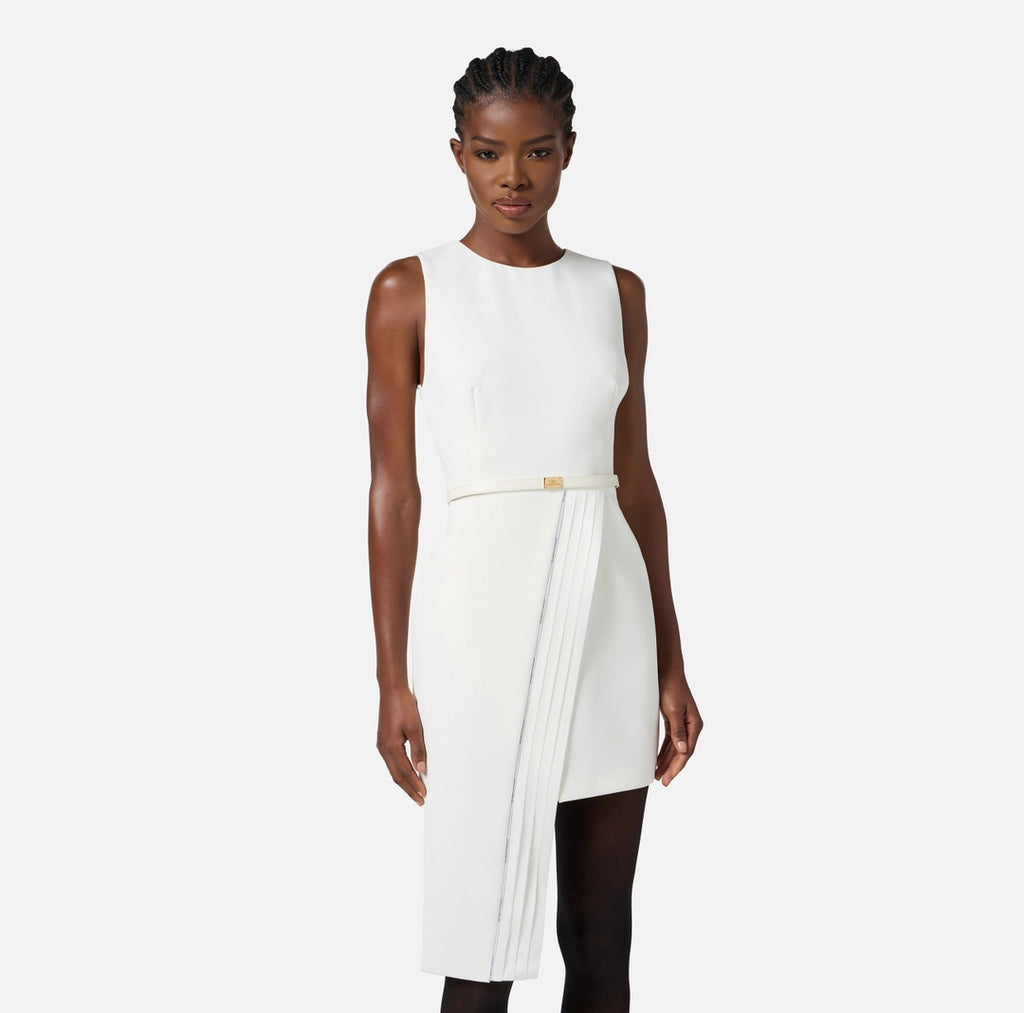 Abito in crêpe leggero con dettagli smoking